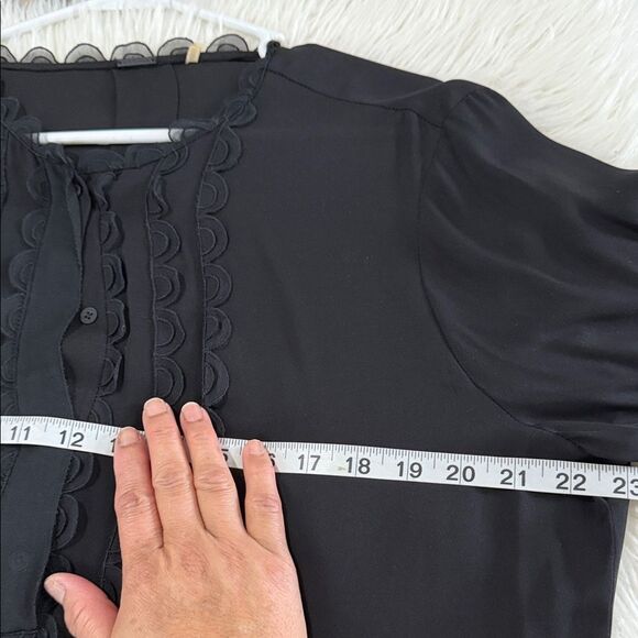 Elie Tahari Black Scalloped Blouse 100% Silk Size XL - Picture 4 of 12